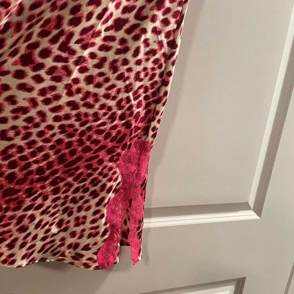 Bed of Roses Fuchsia Animal Print, Wine,Pink & Ivory Gown w/pink trim side split - Picture 5 of 9